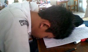 Tidur di Kelas